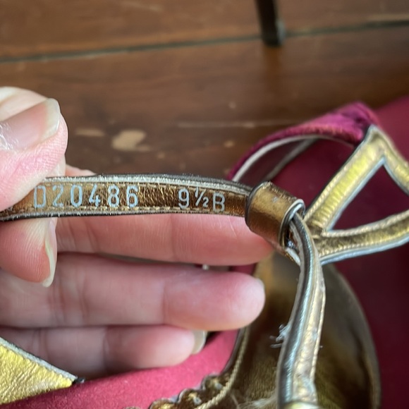 Cole Haan burgundy velvet sandals (sz 9 1/2) - Picture 12 of 15